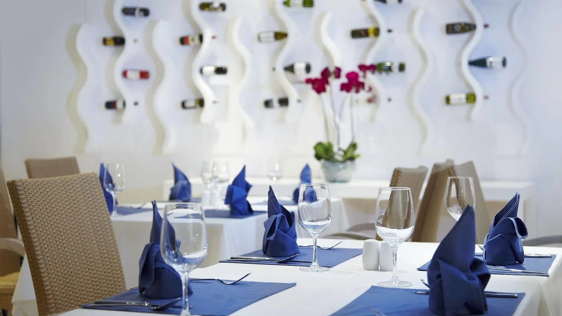 Kuta Angel Hotel - Luxurious Living Кута